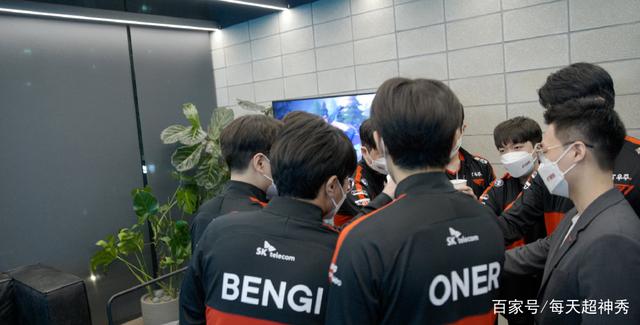 包含TL血洗DRX，Bin团战一打五激烈交锋入围赛，锁定晋级资格的词条