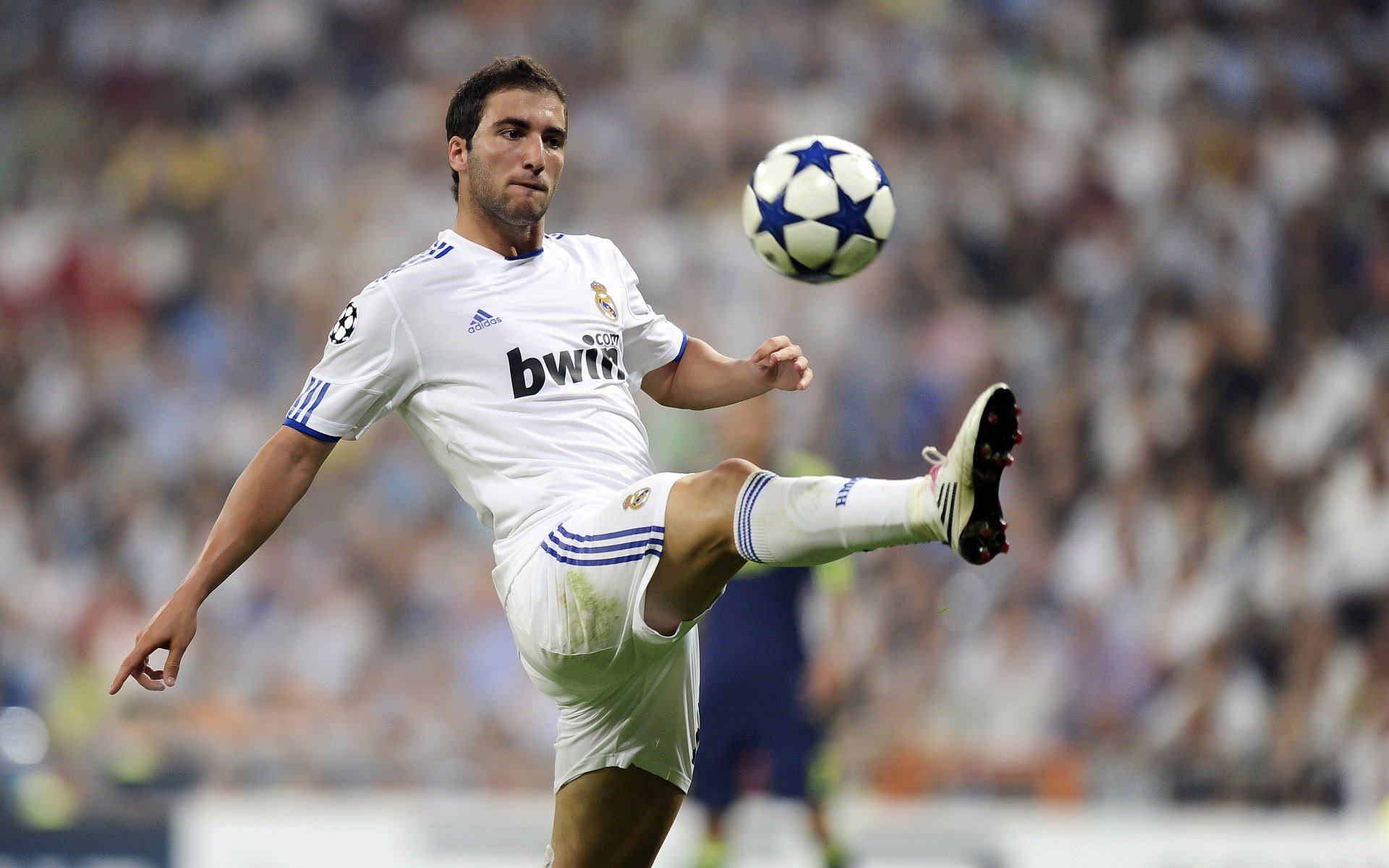 恩佐闪电战引爆万达大都会！马竞三箭定江山，韩国足球再遭技术性击倒