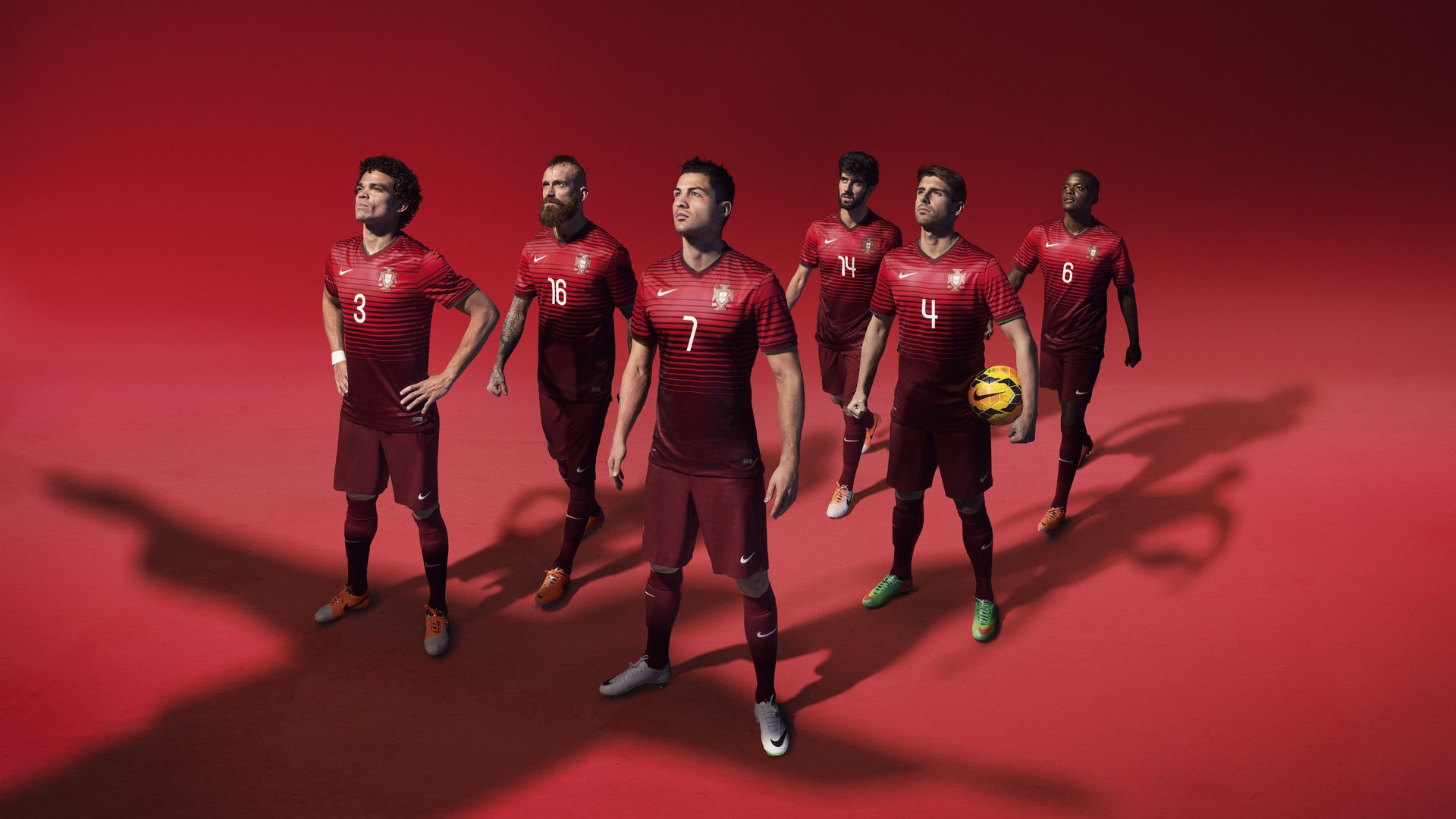 王者降临！杰伦·格林补时天外飞仙，蓝月奇迹终夺圣勃莱德杯