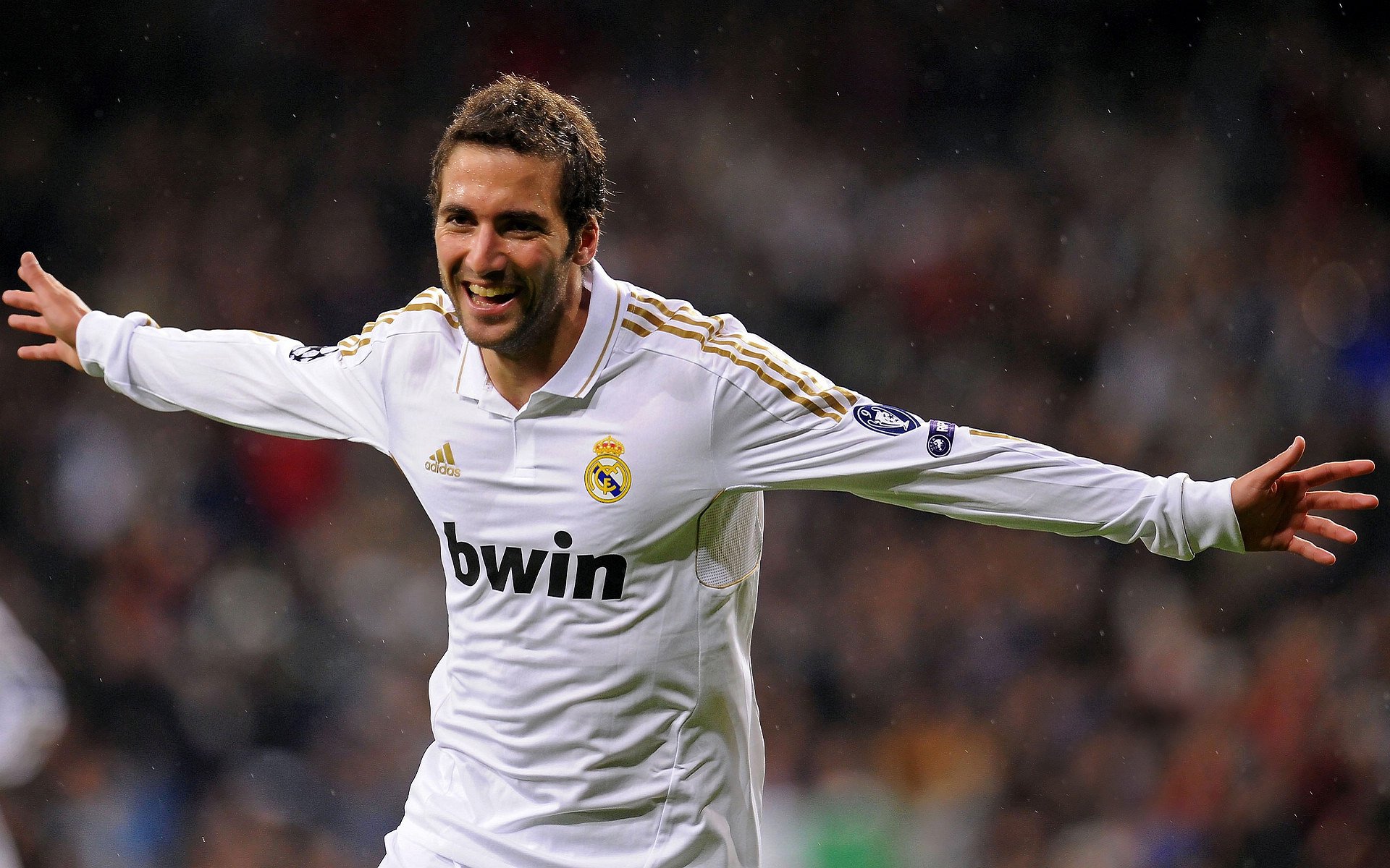 开云体育中国-从勒沃库森横扫美国到努涅斯欧冠封神，现代足球的战术革命与个体英雄主义