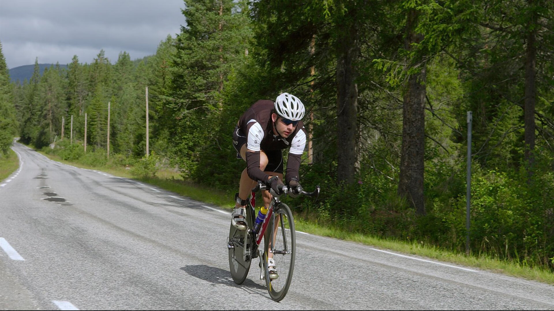 开云体育在线-冠军之心觉醒，被低估的天才，如何在F1揭幕战用窒息攻防改写剧本？