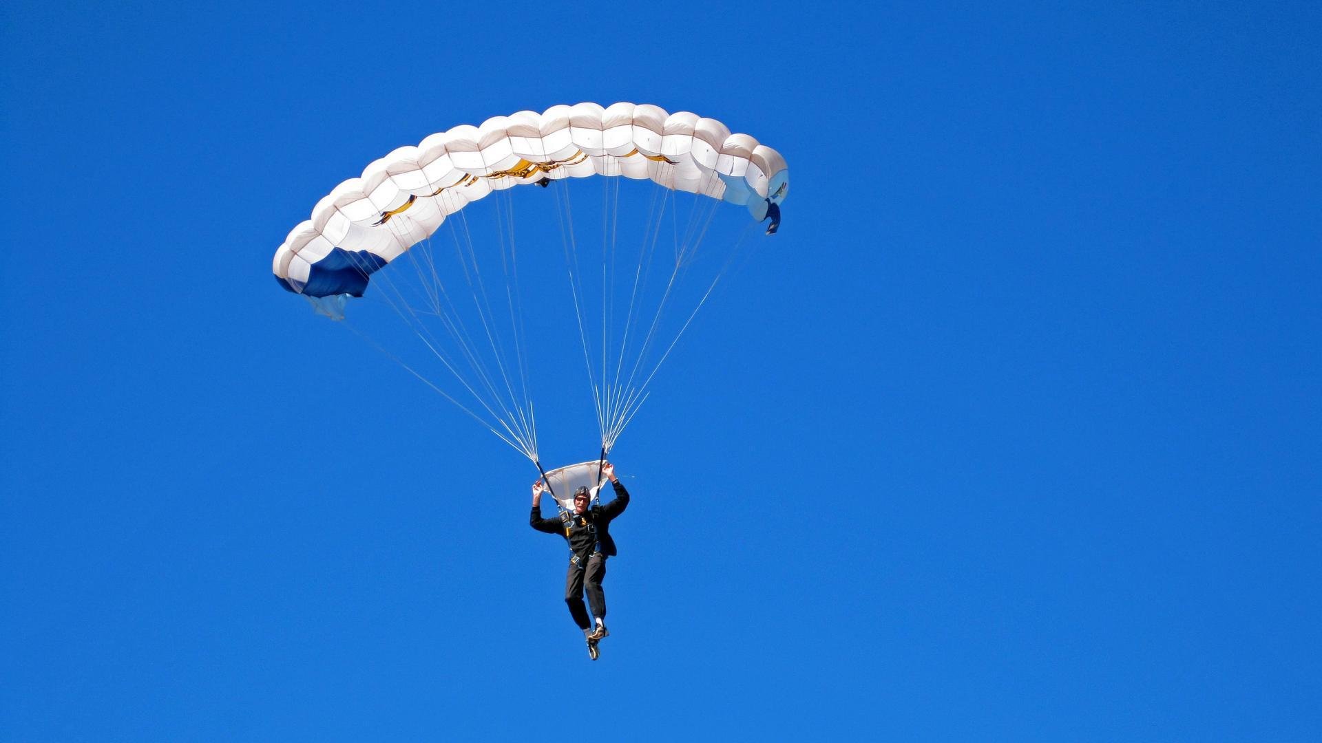 绿茵巨兽觉醒！哈兰德统治级表演背后，解析巴拉圭如何用窒息战术锁死哥伦比亚